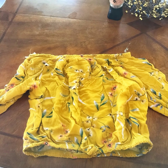 Cute yellow off the shoulder crop top - Picture 1 of 1